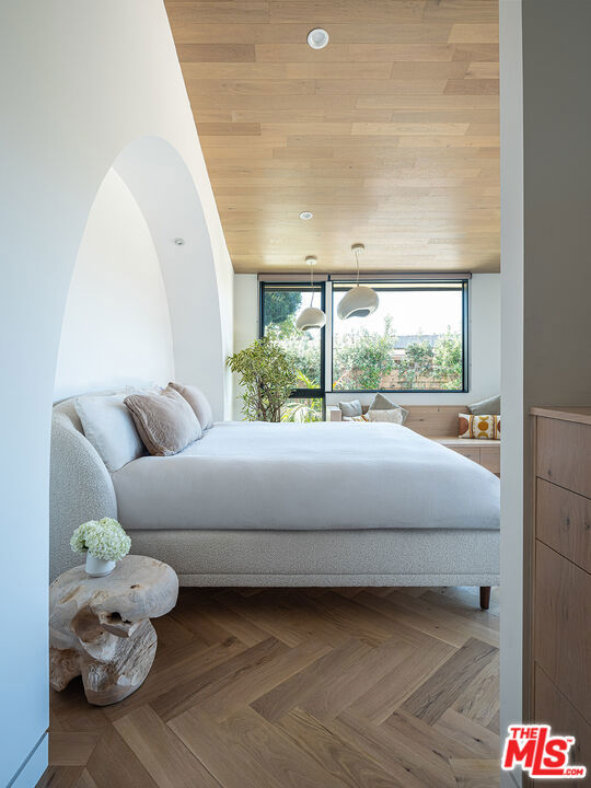 4587 Don Felipe Drive, Los Angeles CA: https://media.crmls.org/mediaz/651e3097-f2a9-413a-99a1-10823b10cb74.jpg