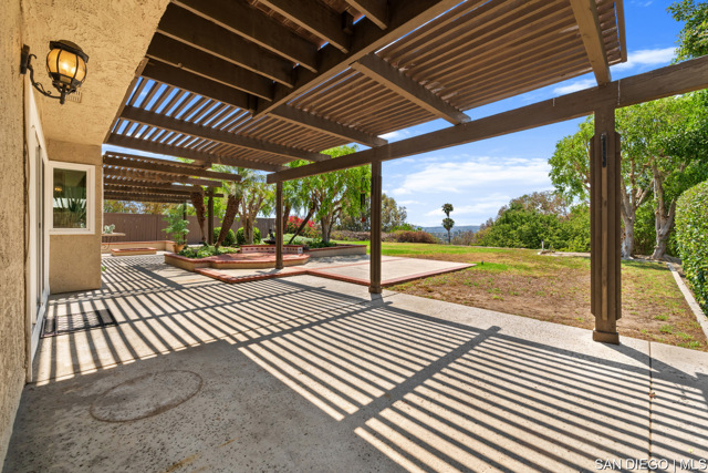 24231 Robledo, Mission Viejo CA: https://media.crmls.org/mediaz/651e50de-3c6b-4999-92bc-a16fbe9d9d36.jpg