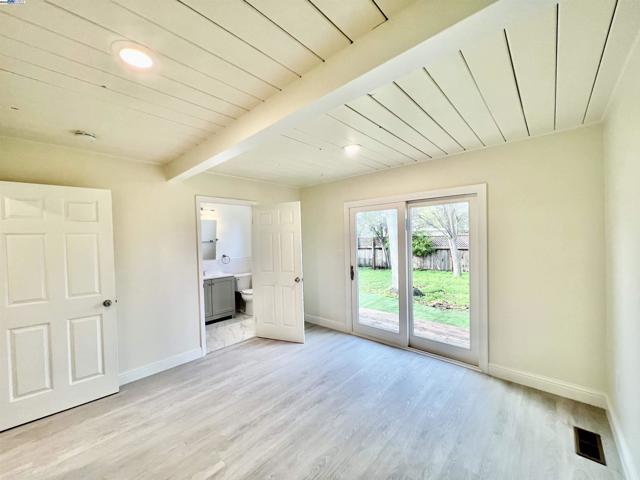 2847 Avon, Concord CA: https://media.crmls.org/mediaz/651e6046-3ac4-4fd3-8f3e-8f4ac87fd30b.jpg
