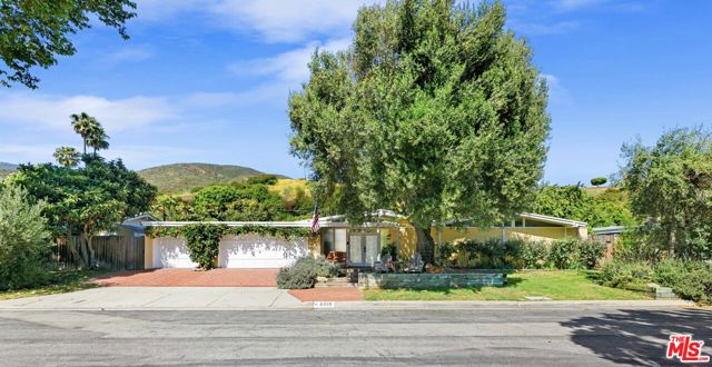 6308 Paseo Canyon Drive, Malibu CA: https://media.crmls.org/mediaz/651e74fc-cef3-46f8-b078-6543aac99a27.jpg