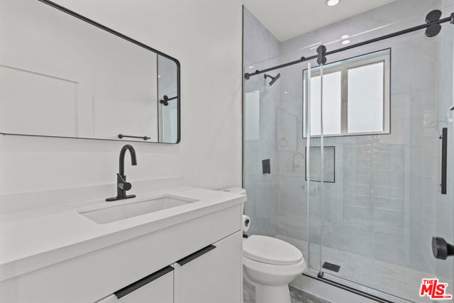 2919 Burnside Avenue, Los Angeles CA: https://media.crmls.org/mediaz/651e9eb8-157b-4878-884a-791a70de74b9.jpg