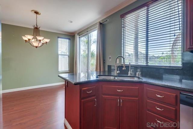 1270 El Cortez Ct, Chula Vista CA: https://media.crmls.org/mediaz/651eb9d5-edf5-4489-9165-82049f752f21.jpg
