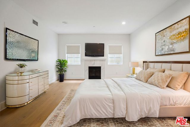 1861 Veteran Avenue, Los Angeles CA: https://media.crmls.org/mediaz/651f1d9b-478c-49c3-8317-5def3e7bf0b2.jpg