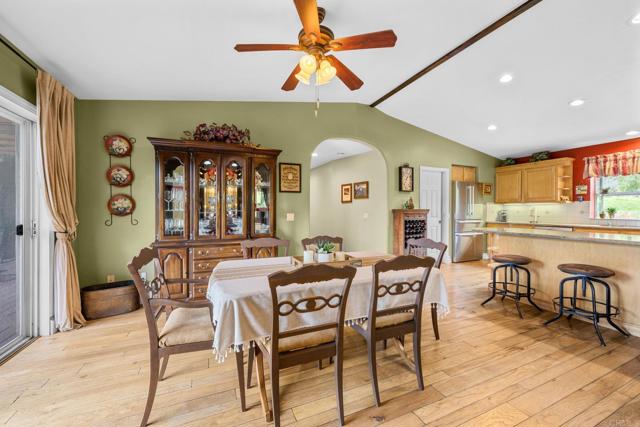 31619 21 Via Puerta Del Sol, Bonsall CA: https://media.crmls.org/mediaz/651fe2b9-2166-4ea5-892c-a2332df9085e.jpg