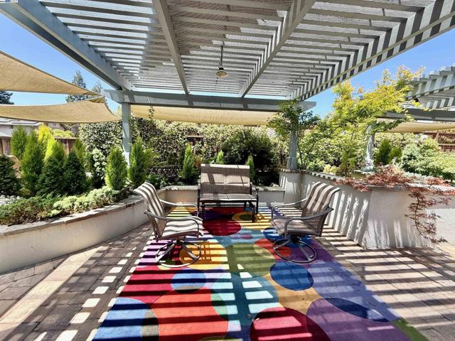 6291 Calle Fuego, Pleasanton CA: https://media.crmls.org/mediaz/6520e4a3-297e-49e3-b67b-07efa819d286.jpg
