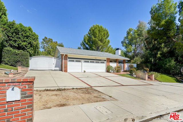 11800 Zelzah Avenue photo 2