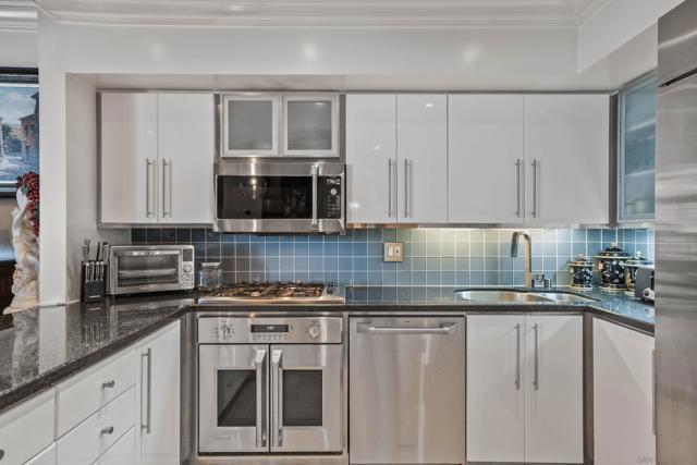 500 W Harbor, San Diego CA: https://media.crmls.org/mediaz/65212454-56ea-4cf3-99b8-cee6bbdaf8ce.jpg