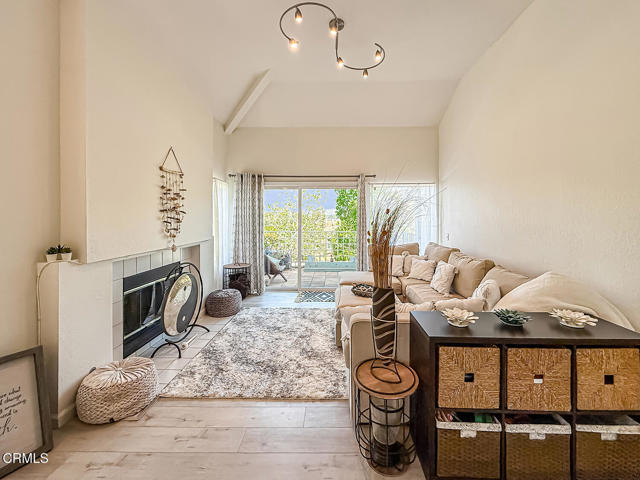 5965 Paseo Encantada, Camarillo CA: https://media.crmls.org/mediaz/65228533-e739-4ea5-963f-749ec76038a5.jpg