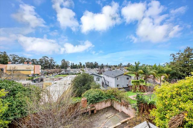 8245 Golf Links Road, Oakland CA: https://media.crmls.org/mediaz/6523eb26-c3a1-4946-9eaa-d602000f79f5.jpg