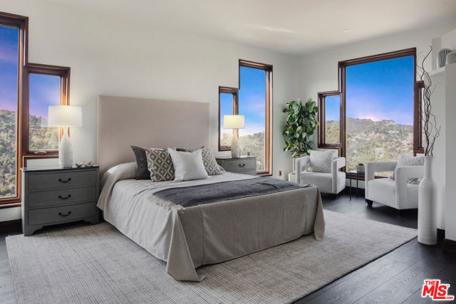 2125 Kew Drive, Los Angeles CA: https://media.crmls.org/mediaz/6524049e-4f5c-4174-b000-54a4acd51dd6.jpg