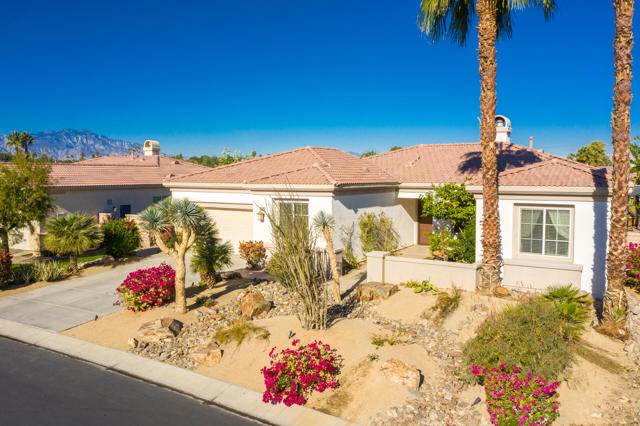 79704 Castille Drive, La Quinta CA: https://media.crmls.org/mediaz/65249c7e-847a-44ef-baac-f8051b5557c5.jpg