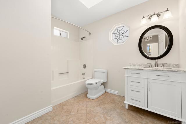 2104 Diamond St, San Diego CA: https://media.crmls.org/mediaz/6524a7fa-743d-427b-aa4f-262936f688ab.jpg