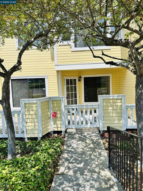 613 Devonwood, Hercules CA: https://media.crmls.org/mediaz/6524e4ca-1f52-45a4-802c-e093955c24f2.jpg