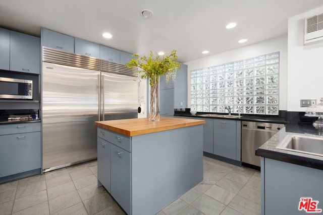 2477 Canyon Oak Drive, Los Angeles CA: https://media.crmls.org/mediaz/6524eba1-9abd-4db6-8b52-6fbb9850b2c2.jpg