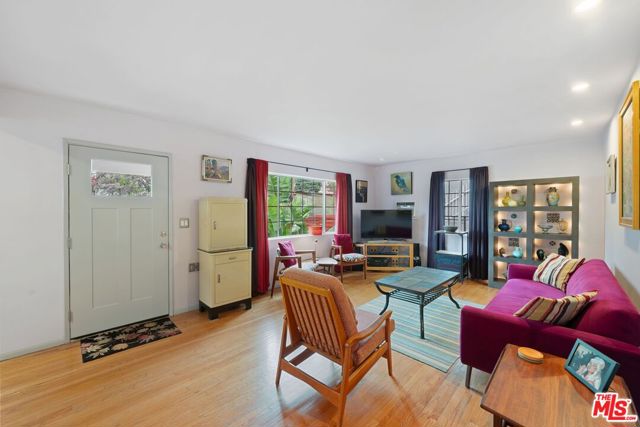748 S Avenue 60, Los Angeles CA: https://media.crmls.org/mediaz/6525217a-0bdb-489a-b17a-a39577b136a0.jpg