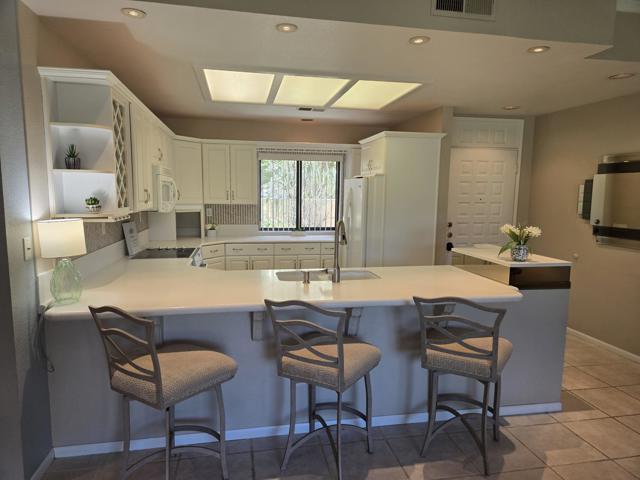 28710 Desert Princess Drive, Cathedral City CA: https://media.crmls.org/mediaz/65257083-5e09-48f4-becb-513cb2b14e73.jpg