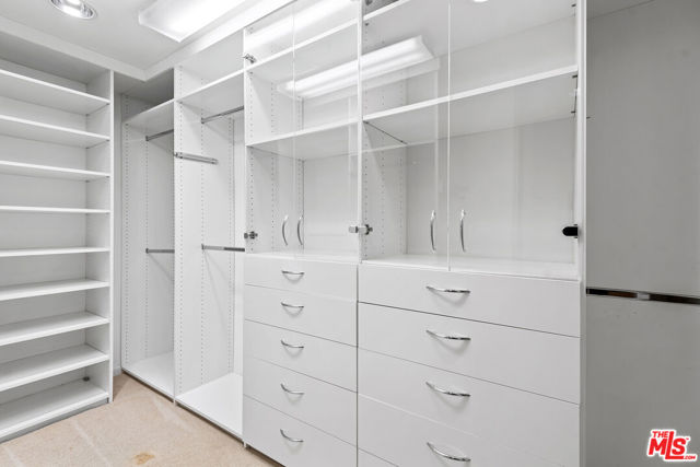 10490 Wilshire Boulevard, Los Angeles CA: https://media.crmls.org/mediaz/6525b18b-8e4c-4d76-af56-99f4bec5c560.jpg