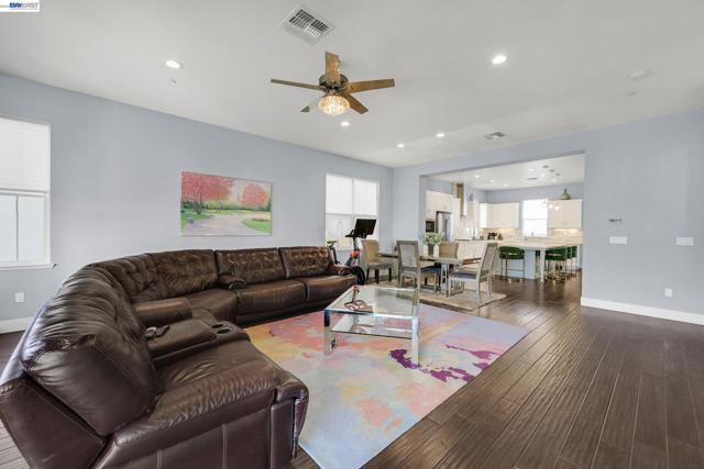 Image 17 of 41 For 7228 Carneros Ln