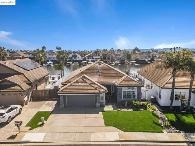 4174 Beacon Pl, Discovery Bay CA: https://media.crmls.org/mediaz/65263c17-9a06-4dab-8784-dff55fb11337.jpg