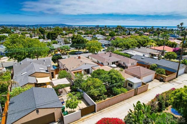 1354 Chalcedony St, San Diego CA: https://media.crmls.org/mediaz/6526c5b3-887e-4a72-87a5-c18f1caaba5b.jpg