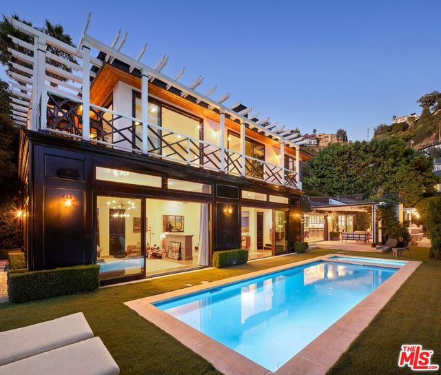 1640 N Kings Road, Los Angeles CA: https://media.crmls.org/mediaz/65277d9b-b38a-4e12-bcf8-2d2cd2fe58f7.jpg