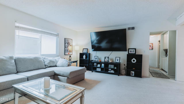 1020 Dunes Street, Oxnard CA: https://media.crmls.org/mediaz/6527d526-b471-424a-b9c6-adf511875cd9.jpg