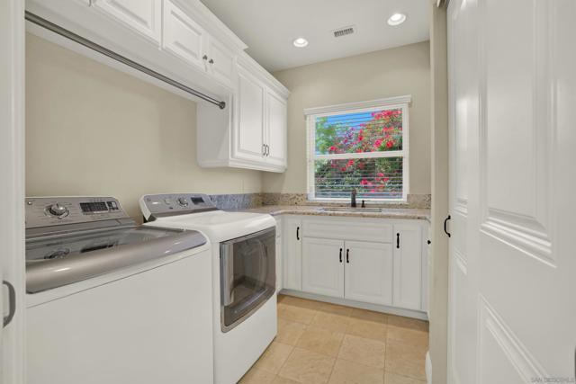 1033 1035 Summit Trl, Escondido CA: https://media.crmls.org/mediaz/652823da-616a-45ca-8896-508555e5637f.jpg