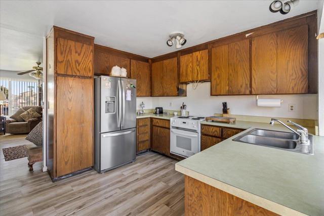 1607 Cuevas Circle, Salinas CA: https://media.crmls.org/mediaz/65283264-0143-4bd5-bd07-463aff28cd60.jpg