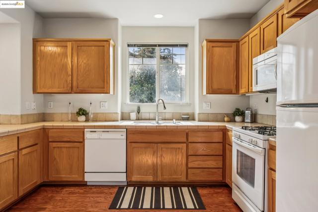 1861 Parkside Dr, Concord CA: https://media.crmls.org/mediaz/65285327-2721-4a40-9b8e-50ad09c22059.jpg