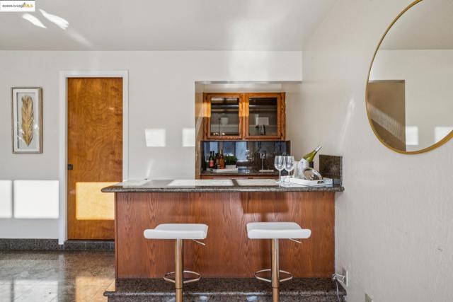 9090 Castlewood St, Oakland CA: https://media.crmls.org/mediaz/65286bbe-9f1f-4aba-87cc-a9f0ada8bb24.jpg