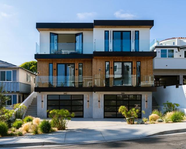 242 Playa Del Norte St, La Jolla CA: https://media.crmls.org/mediaz/65289949-4659-4030-a9f3-7f6a4c99cd9a.jpg
