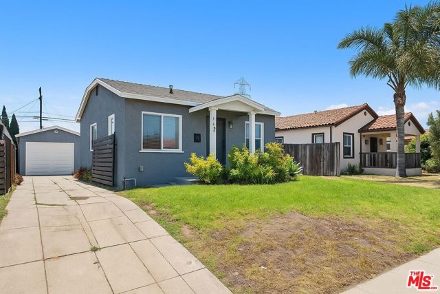 672 E 119th Street, Los Angeles CA: https://media.crmls.org/mediaz/6528aeac-25e3-44c8-8c33-5d104477748e.jpg