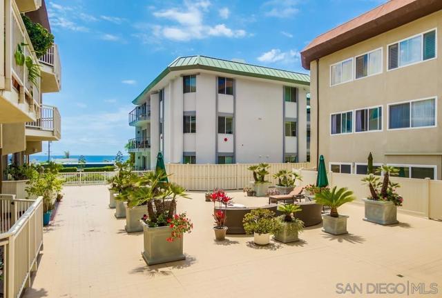 5370 La Jolla Blvd., La Jolla CA: https://media.crmls.org/mediaz/6528c15b-5f0a-41be-86d3-c19e7642e4c9.jpg