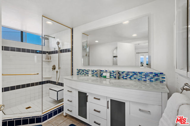 21727 Ulmus Drive, Woodland Hills CA: https://media.crmls.org/mediaz/652943b5-ae3d-4a23-bcff-83e9468d0333.jpg