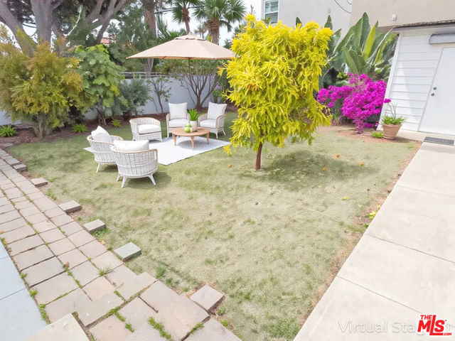 1060 22nd Street, Santa Monica CA: https://media.crmls.org/mediaz/6529451f-a1ec-46da-8d28-ebabd33260c9.jpg