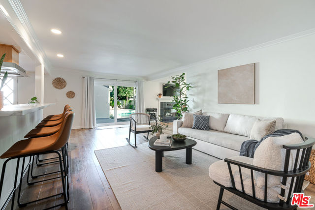 5056 Greenbush Avenue, Sherman Oaks CA: https://media.crmls.org/mediaz/65295d2f-5374-42ee-8723-815b7eddaa91.jpg