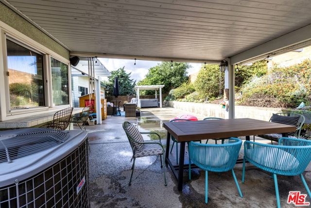 13735 Aldergrove Street, Sylmar CA: https://media.crmls.org/mediaz/652970dd-3805-48de-b883-83e250375525.jpg