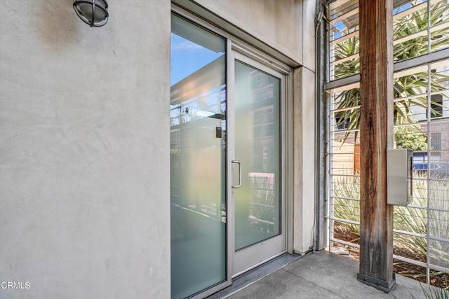 527 Molino Street, Los Angeles CA: https://media.crmls.org/mediaz/6529f29c-590f-4862-9f5e-fcf146c33494.jpg