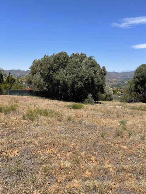 0 Knoll Park Ln, Fallbrook CA: https://media.crmls.org/mediaz/652b1ee2-ddcf-4598-b4c1-a38648dfa063.jpg