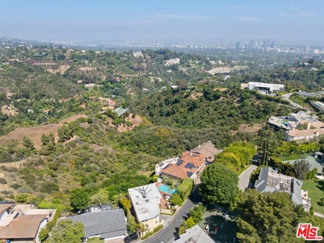 1244 Stradella Road, Los Angeles CA: https://media.crmls.org/mediaz/652b857d-c86b-472c-94e5-1442e1989536.jpg
