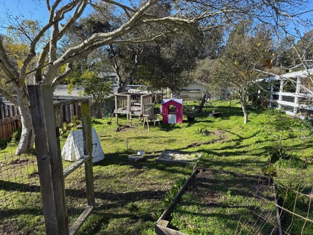 3460 Maplethorpe Lane, Soquel CA: https://media.crmls.org/mediaz/652c5ae7-b5a8-4a8b-8b70-01b6348afa74.jpg