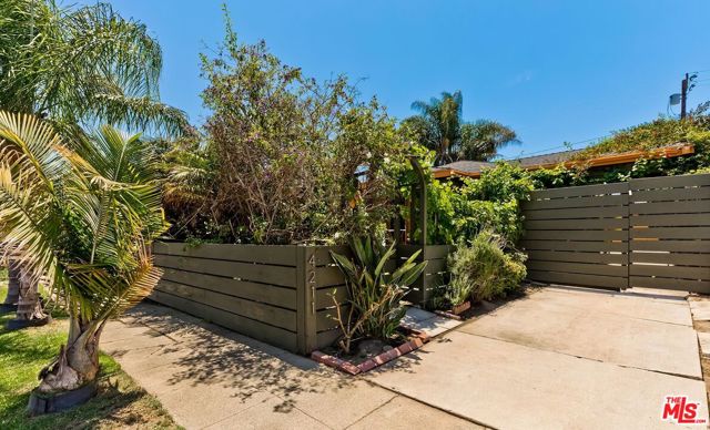 4211 Lyceum Avenue, Los Angeles, California 90066, 2 Bedrooms Bedrooms, ,1 BathroomBathrooms,Single Family Residence,For Sale,Lyceum,24419201