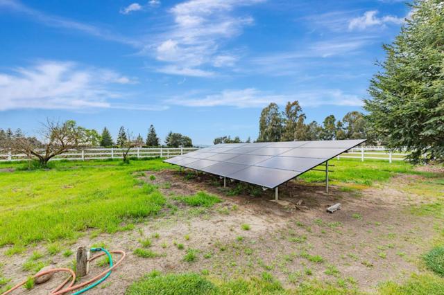 560 Tevis Trail, Hollister CA: https://media.crmls.org/mediaz/652cafaa-9993-4a61-8152-ba0530c0f38e.jpg