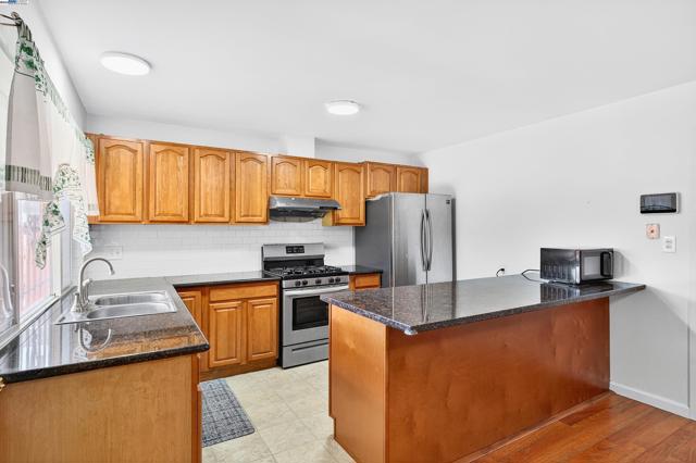 4300 Berk Ave, Richmond CA: https://media.crmls.org/mediaz/652d3c55-78b9-4e23-a919-28cb401ecf84.jpg