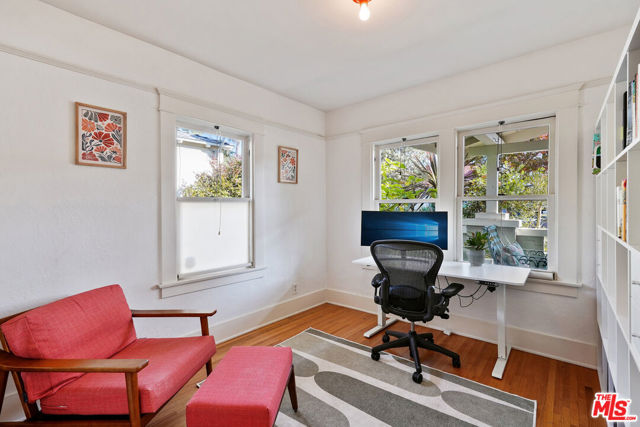 813 Crestmoore Place, Venice CA: https://media.crmls.org/mediaz/652d449e-07c2-47ca-9e24-80f57cb90e3b.jpg