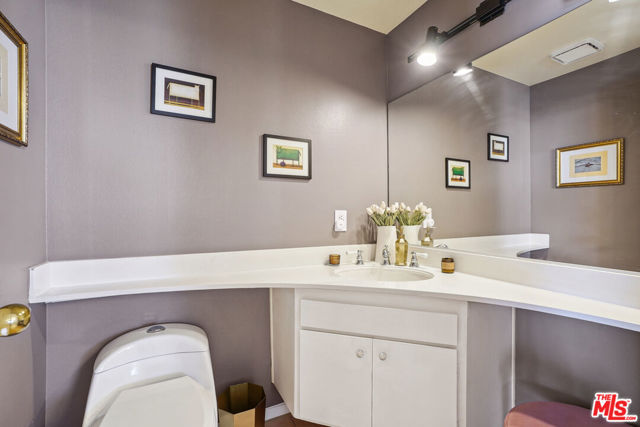 19730 Hatton Street, Winnetka CA: https://media.crmls.org/mediaz/652d69c3-c6bd-4289-b9ca-314f94f10fb6.jpg