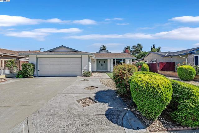 1942 Sherman Dr, Union City CA: https://media.crmls.org/mediaz/652dd1a3-4e47-4a5d-8c67-210bfc2fecf7.jpg