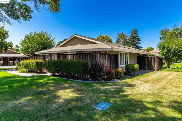 2059 Olivera Rd, Concord CA: https://media.crmls.org/mediaz/652dfa00-c287-48d2-9125-075462b87b98.jpg