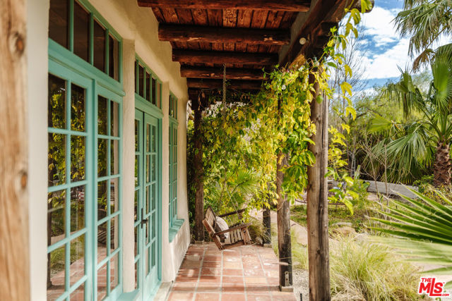 2865 Marquette Drive, Topanga CA: https://media.crmls.org/mediaz/652e96bb-f76f-4d96-8862-f3721915f9ef.jpg