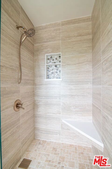 3691 Aureola Boulevard, View Park CA: https://media.crmls.org/mediaz/652eb626-b2ec-4bed-8b51-57c8366f8c7a.jpg